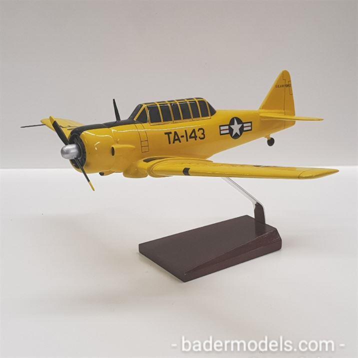 North American T-6 Texan (TA-143) 